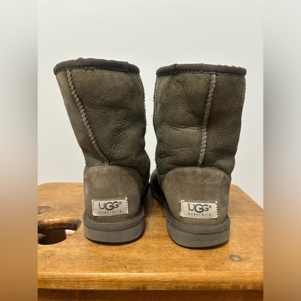 UGG Classic Short Boot - Picture 8 of 8